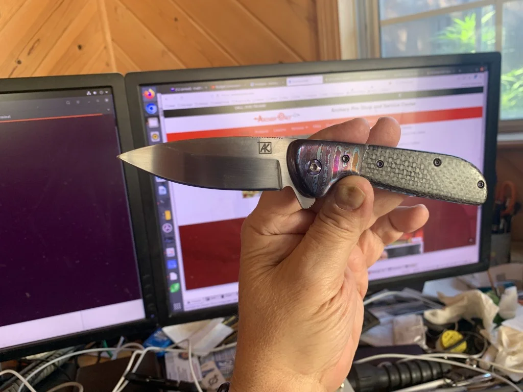 alankritzman-handcrafted-knife-left.webp