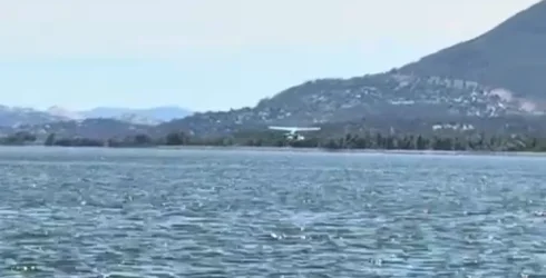 1949-cessna-takeoff-splash-in.webp